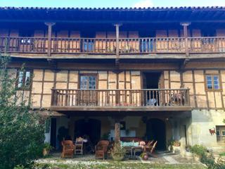 Chalet à Barrio villapresente 136. Espectacular casona con encanto en villapresente