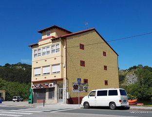 Lloguer Local Comercial a Calle san felipe neri 8. Espectacular diafano al lado del rio deva en unquera