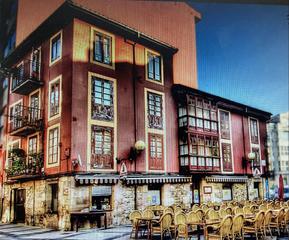 Édifice à Calle el trust 19. Edificio en venta para construir en el centro de torrelavega