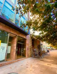 Location Local commercial  Boulevard luciano demetrio herrero. Espectacular local en alquiler en el centro de torrelavega frent