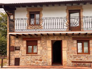 Location Chalet  Barrio jurona. Espectacular casona con terreno y garaje en torrelavega en alqui