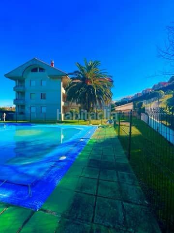 Foto f35af727-a9cd-47d9-80f2-05123450e224. Pis amb calefacció aparcament piscina a Suances