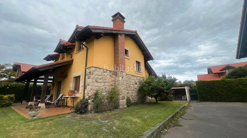 Foto db8e9775-1d32-489e-a1bf-1a46428b76a8. Chalet impecable chalet individual con terreno en la zona cantabria en Suances