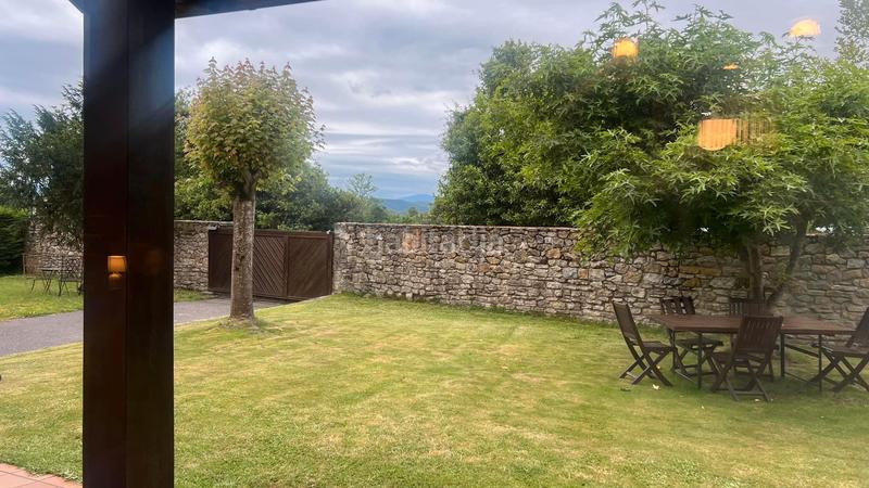 Foto e8a4bd85-dc63-458e-bfc8-704eb2ea24a3. Chalet impecable chalet individual con terreno en la zona cantabria en Suances