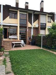 Casa adossada  Calle barrio sierrapando. Impecable chalet adosado de 4 dormitorios y tres baños en sierra