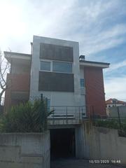 Xalet  Avenida de la santa cruz. Chalet individual con terreno y garaje para 3 coches en maoño ca