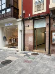 Location Local commercial à Calle josé felipe quijano 5. Local nuevo en alquiler en la calle ancha de torrelavega a 100 m