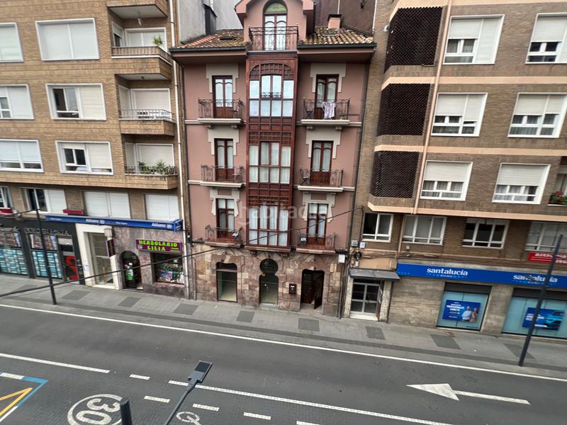 Foto f24c81bc-9824-4820-af12-32148091dfca. Pis a calle julián ceballos 11 a Centro Torrelavega