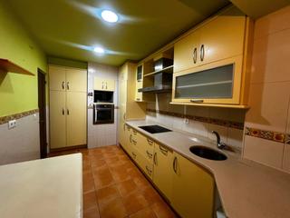 Pis a Calle julián ceballos 33. Amplia vivienda al sur en julian ceballos torrelavega 3dormitori