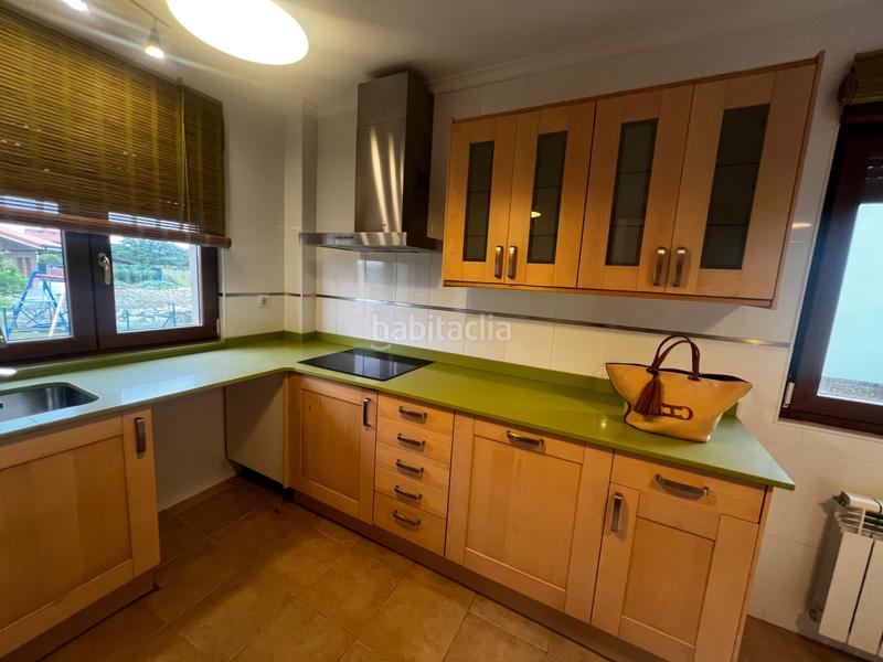 Foto 29150c92-bc20-4455-8170-75dd895d026e. Casa bifamiliare con riscaldamento parcheggio in Polanco