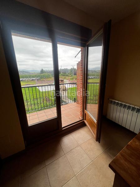 Foto 4e473cf0-af98-44d9-a836-997e25aa2ecf. Casa bifamiliare con riscaldamento parcheggio in Polanco