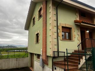 Casa aparellada  Barrio san roque. Impecable chalet pareado en posadillo polanco