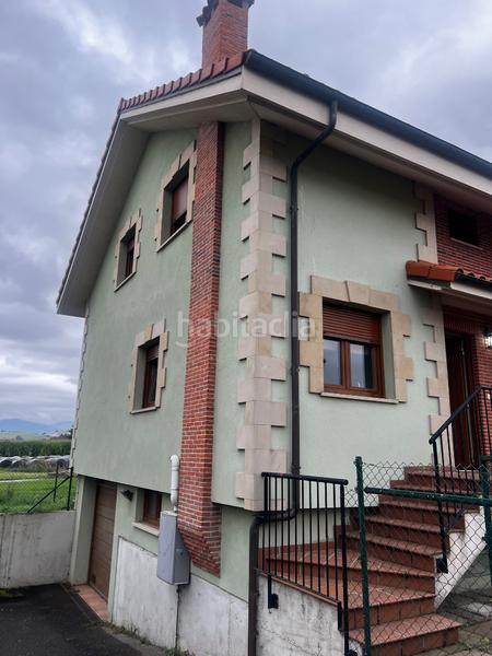 Foto 9d0feca7-89f1-45f7-8074-ec94dde0579c. Casa bifamiliare con riscaldamento parcheggio in Polanco