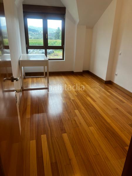 Foto ce2cdbf8-4a89-4b66-9713-284705a99867. Casa bifamiliare con riscaldamento parcheggio in Polanco