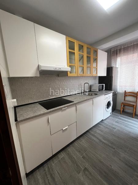 Foto 03472b17-4d22-49ca-bc74-bde2ae85ec3e. Alquiler piso en plaza covadonga 6 alquiler vivienda 3 dormitorios para profesores y sanitarios en Torrelavega