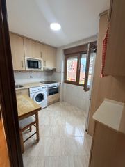 Pis en Calle juan de herrera 3. Interesante vivienda de 3 dormitorios en torrelavega