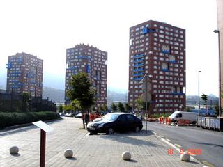 Alquiler Parking coche  San bartolomé kalea 1. Parcela de garaje en la primera de torre junto a san vicente