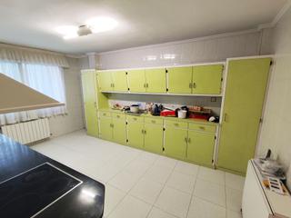 Appartement  Bizkaia kalea. Gestión inmobiliaria barakaldo vende piso grande de 4 dormitorio