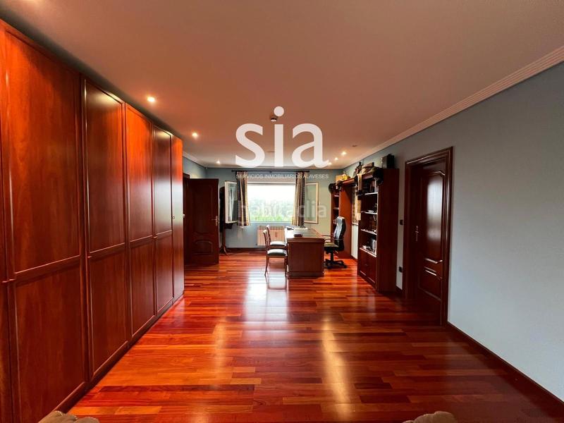 Foto 9b5f2347-41c8-4841-9052-514b26b0f301. Chalet con parcheggio in Zona Rural Este Vitoria - Gasteiz