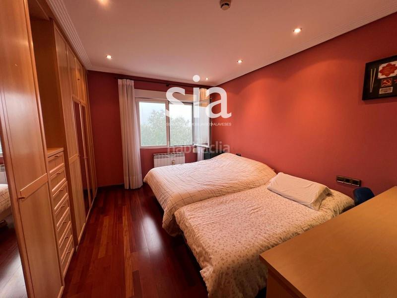Foto b8bd9d9d-e59c-4ee4-ab57-ca01c959daa5. Chalet con parcheggio in Zona Rural Este Vitoria - Gasteiz