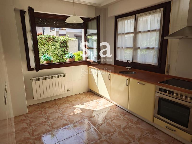 Foto 094c41ea-539a-4fdf-a1c4-d78fc644a419. Casa adosada exclusiva sia vende chalet adosado en nanclares de la oca en Iruña Oka / Iruña de Oca