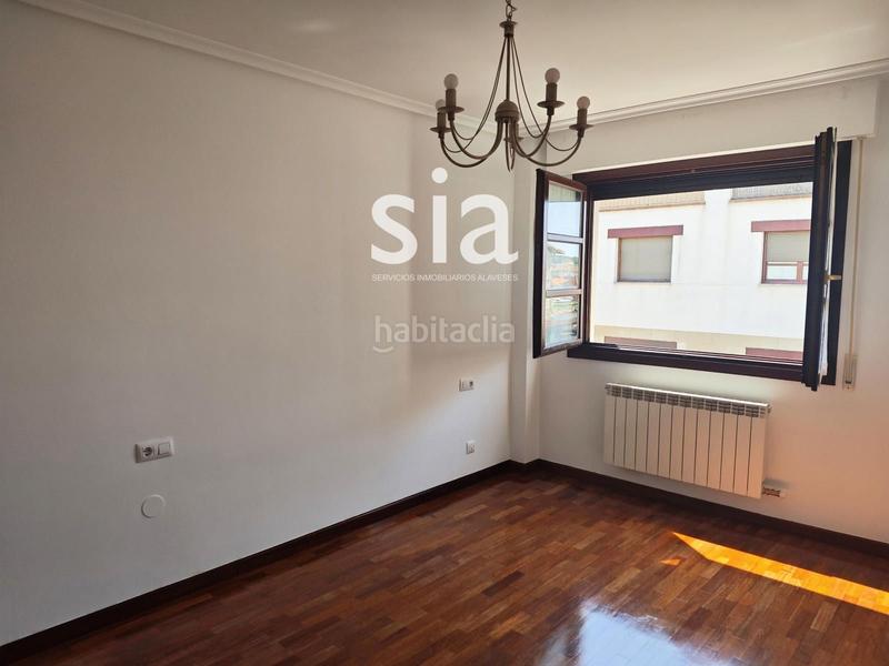 Foto 0b281424-4ecd-4a39-9588-27e40142d619. Casa adosada exclusiva sia vende chalet adosado en nanclares de la oca en Iruña Oka / Iruña de Oca