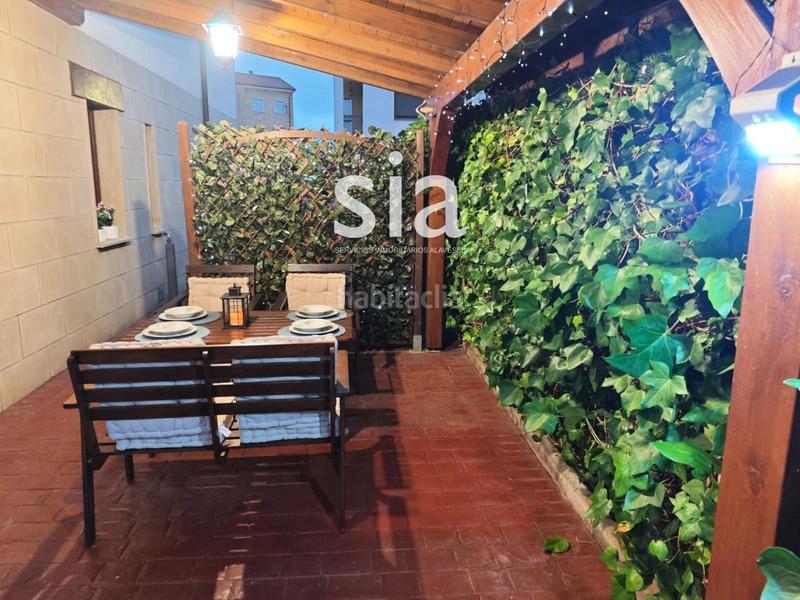 Foto e859e38f-7a21-4518-ab8c-9a30fb7546ba. Casa adosada exclusiva sia vende chalet adosado en nanclares de la oca en Iruña Oka / Iruña de Oca