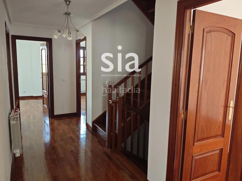 Foto eec4070a-9adb-4fdb-8587-15c4428d0fac. Casa adosada exclusiva sia vende chalet adosado en nanclares de la oca en Iruña Oka / Iruña de Oca