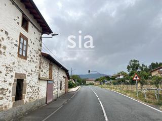 Chalet  Gorbea etorbidea. Sia inmobiliaria vende casa de piedra en zigoitia