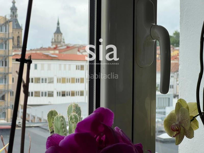Foto 8b8b9fde-a356-4574-8d42-3550735cc0d4. Piso exclusiva sia vende piso en calle prado en Lovaina Vitoria - Gasteiz