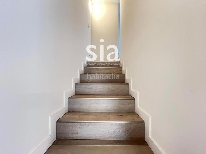 Foto e7afc9b9-ec6b-4759-a2f9-5a30c6517f77. Piso exclusiva sia vende dúplex en el centro en Casco Viejo Vitoria - Gasteiz