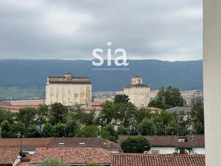 Appartement  Tres de marzo. Exclusiva sia vende piso en agurain