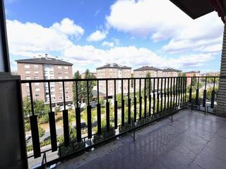 Etagenwohnung  Gasteiz. Sia inmobiliaria vende piso en avenida gasteiz