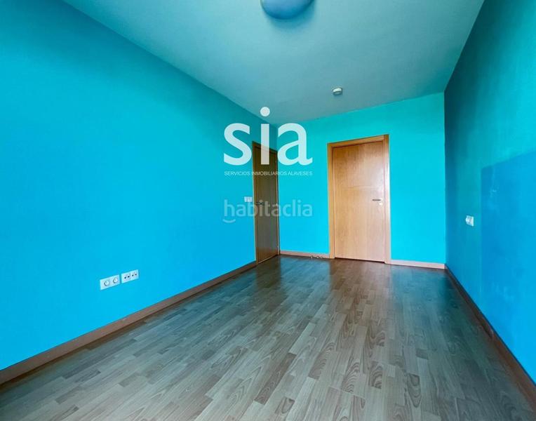 Foto 0a971989-086c-47e2-bd01-498c7f8a71a6. Piso sia vende piso en Zabalgana en Zabalgana Vitoria - Gasteiz