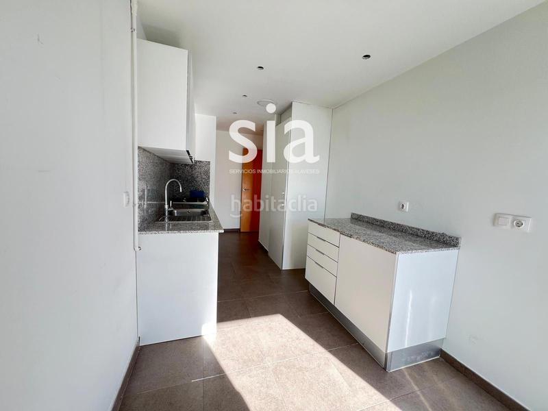 Foto 85d1b2e4-85eb-449a-8a62-634727326c08. Piso sia vende piso en Zabalgana en Zabalgana Vitoria - Gasteiz