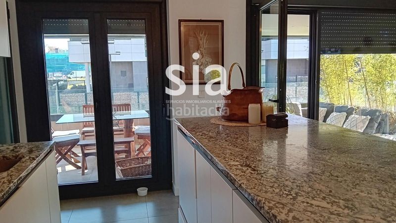 Foto 744343f5-5ebb-4d7b-b840-c17879c354ce. Piso exclusiva sia vende piso en zumabide en Aretxabaleta Vitoria - Gasteiz