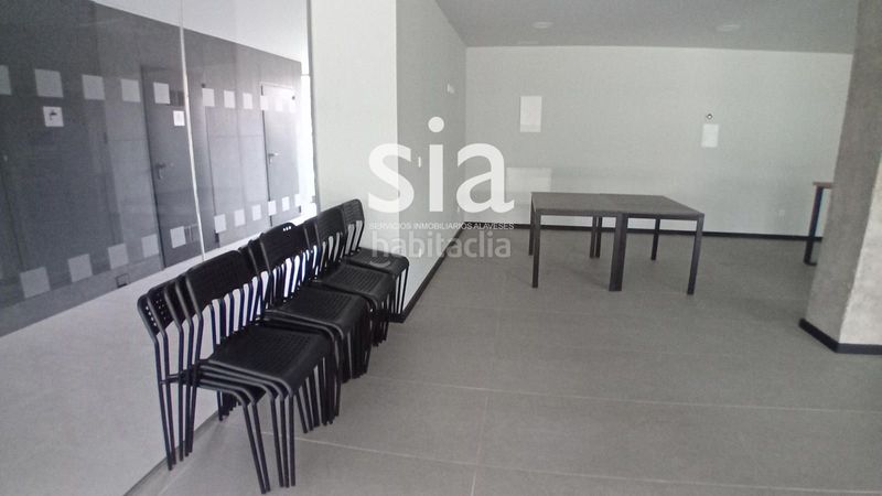 Foto 9f857945-3965-4cff-8dbb-3a25c80f3d98. Piso exclusiva sia vende piso en zumabide en Aretxabaleta Vitoria - Gasteiz