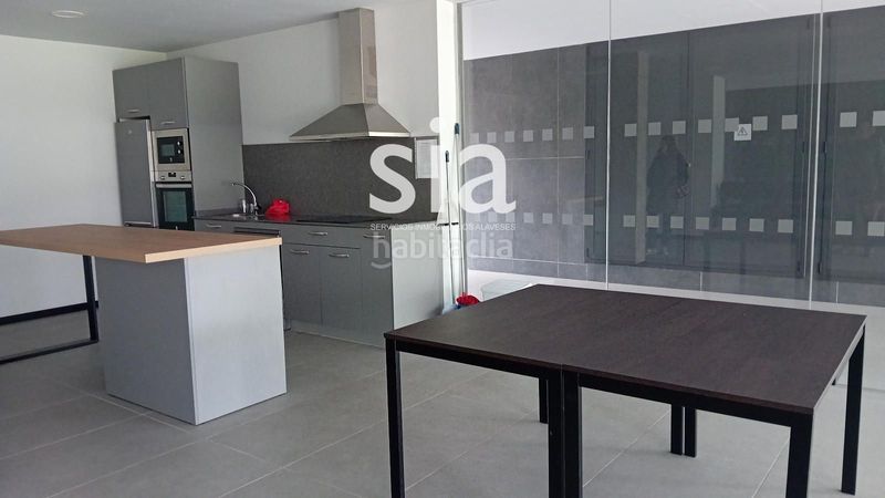 Foto cdc915cc-212d-4360-82ff-34b6ce96a345. Piso exclusiva sia vende piso en zumabide en Aretxabaleta Vitoria - Gasteiz