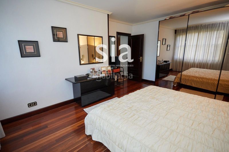 Foto cdbff10e-d26c-4741-82bc-1bc75e7ffc4c. Pis amb calefacció aparcament a Mendizorrotza - Armentia Vitoria - Gasteiz