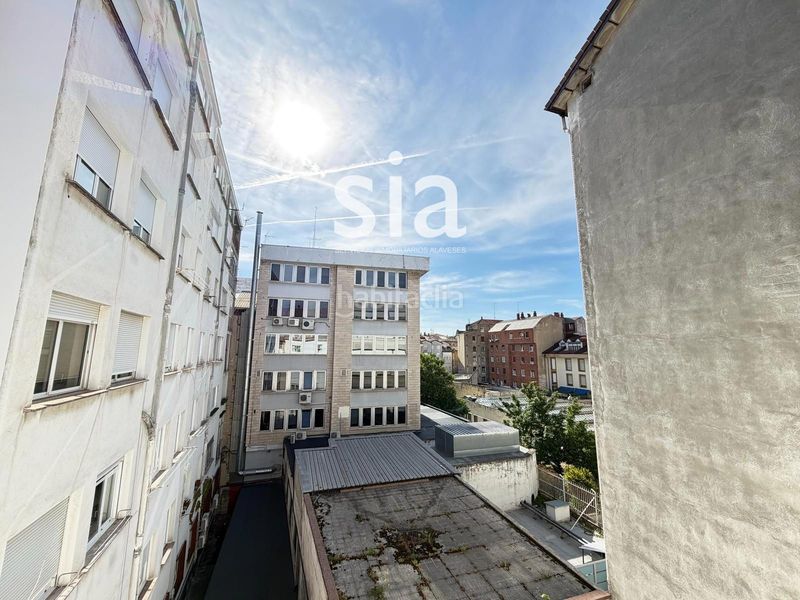 Foto 47fc5147-b2d0-4d9c-a1a8-8e56147aef8e. Pis amb calefacció a Ensanche Vitoria - Gasteiz