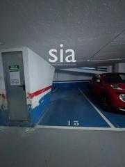 Parking voiture  Adriano vi. En vitoriagasteiz