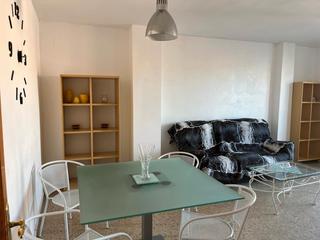 Piso  Calle alcalde josé ballester. Piso con 3 habi 2 baños garaje y trastero