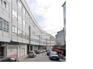 Aparcament cotxe a Betanzos. Ru anxeles