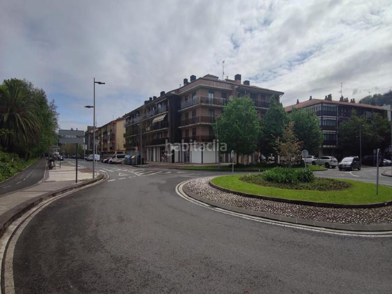 Foto 0a7582e9-d0f7-47a7-81b8-23c0ce9619ed. Parking coche plazatxokotxo guipuzcoa en Astigarraga