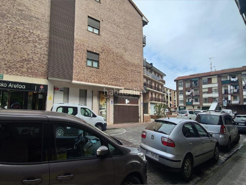 Foto c33e3c31-d8a7-47a6-b9df-50c48db2e116. Aparcament cotxe a Astigarraga