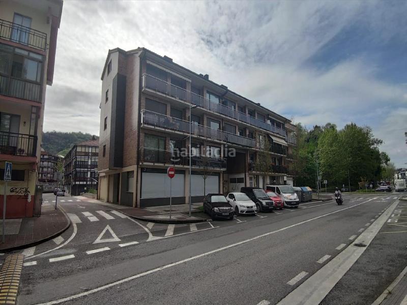 Foto f39ce6b5-ee81-4dd6-8f7a-99dfa988bb2b. Parking coche plazatxokotxo guipuzcoa en Astigarraga