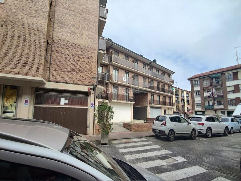Foto c02fdcac-9507-44db-8b67-f8fe3d8b01c8. Aparcament cotxe a Astigarraga
