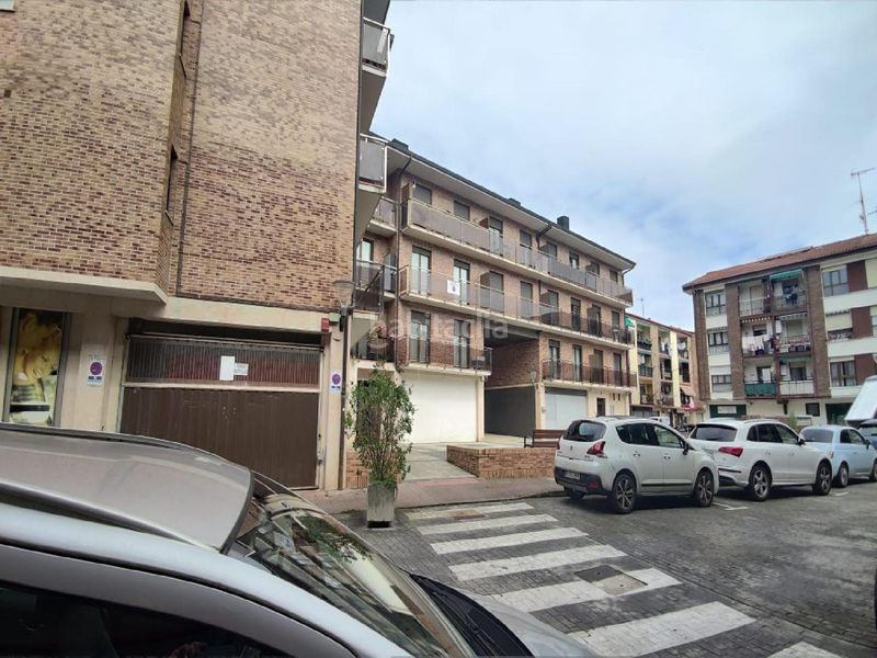 Foto e789af90-565c-4b7c-8f26-bef70db3f8d2. Aparcament cotxe a Astigarraga