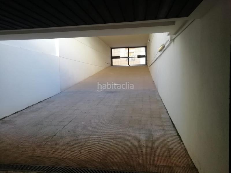 Foto 639c1358-6f5e-41ae-9237-7cdf87eab834. Parking voiture dans Madridejos