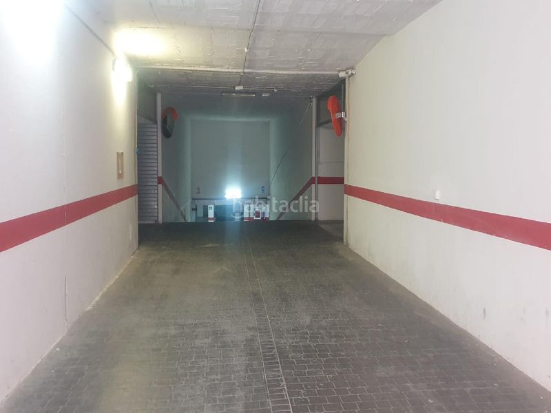 Foto 6bc56264-c98f-4cd5-a0ab-04448c8b5899. Aparcament cotxe a Sax